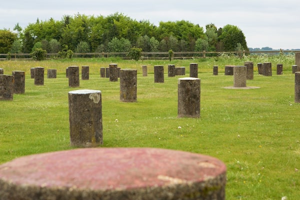 Woodhenge das einen ruhige Szenerie, Outdoor-Kunst und Monument