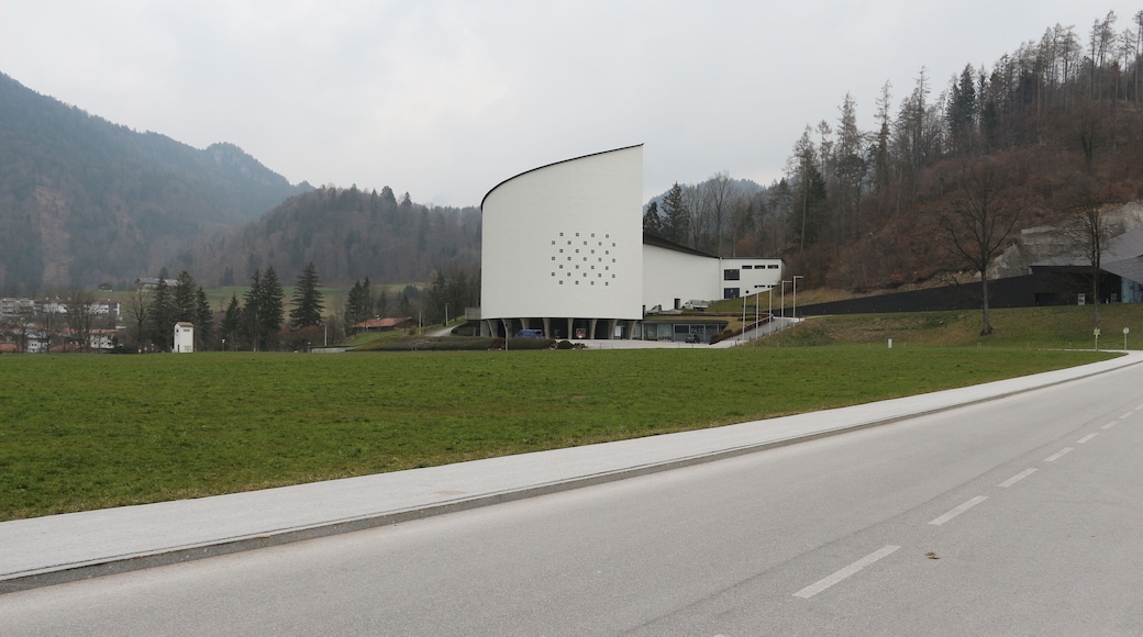 This media shows the protected monument with the number 101092 in Austria.