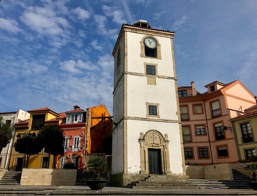 Luanco clock tower (la Torre'l Reló de Lluanco, in the Asturian language).