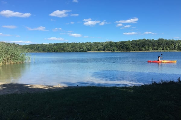 Beautifully clear and warm lake. Went here with my dog and saw several kayakers. Not a huge lake but very pretty. Short walking trails too.