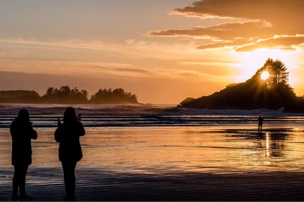 Witness the most awesome sunsets at Cox Bay Beach near Tofino.
#beach #sunset #sunsetlovers #outdoors