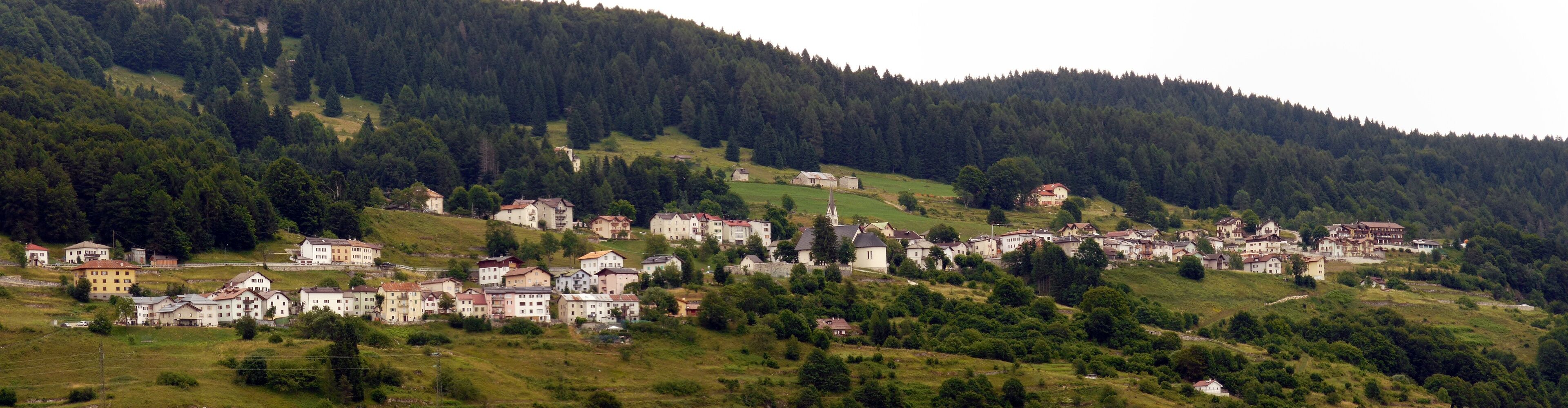 Luserna (Italy): panoramic view of Luserna from Forte Belvedere-Gschwent