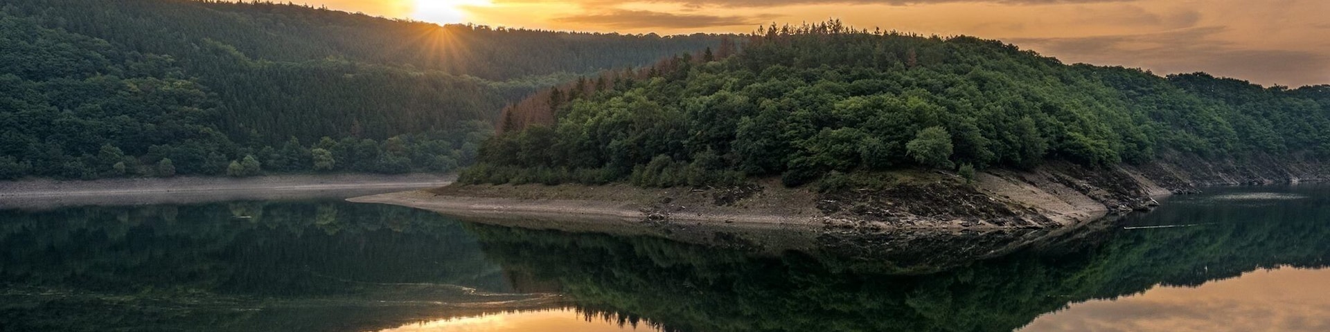 I went here just before sunrise, on a bike. Nobody there, we had this amazing view all to ourselves. Love this location and this is one of my personal favorite captures..
#bvstrove #fujifilm #eifel #landscape