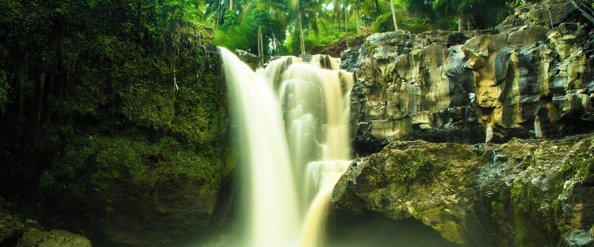 After a night if rain the water turned brown giving a different scene