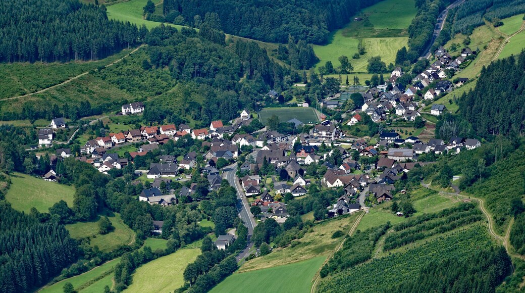 Fotoflug Sauerland West. Luftaufnahme: Lennestadt-Oberelspe von Südwesten, Nordrhein-Westfalen