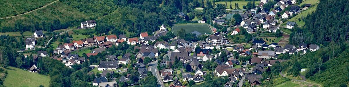 Fotoflug Sauerland West. Luftaufnahme: Lennestadt-Oberelspe von Südwesten, Nordrhein-Westfalen