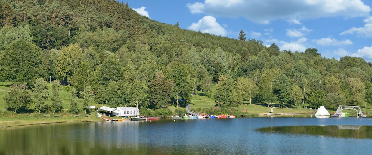 Badestelle am beliebten Kronenburger See bei Kronenburg in der Eifel,Nordrhein-Westfalen,Deutschland