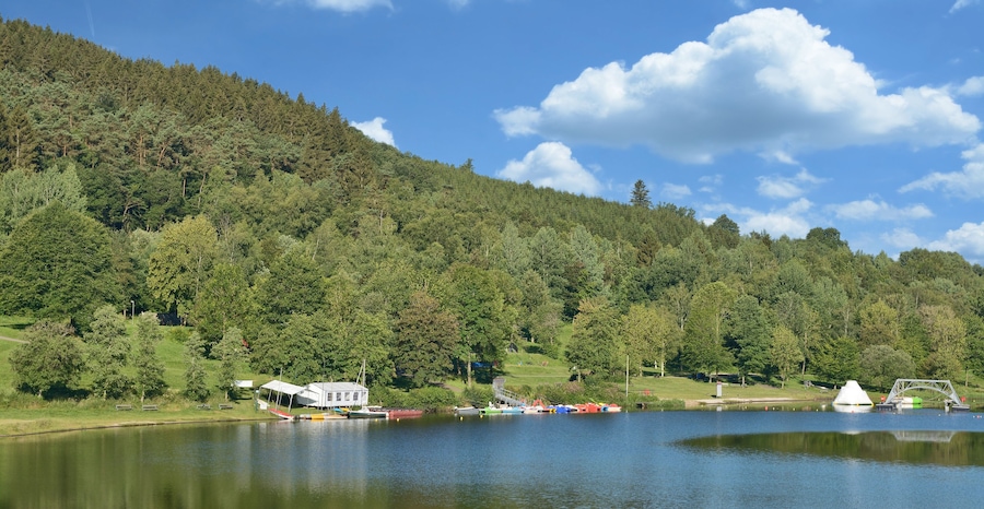 Badestelle am beliebten Kronenburger See bei Kronenburg in der Eifel,Nordrhein-Westfalen,Deutschland