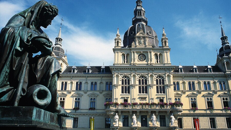 Graz Town Hall showing an administrative building, religious aspects and heritage architecture