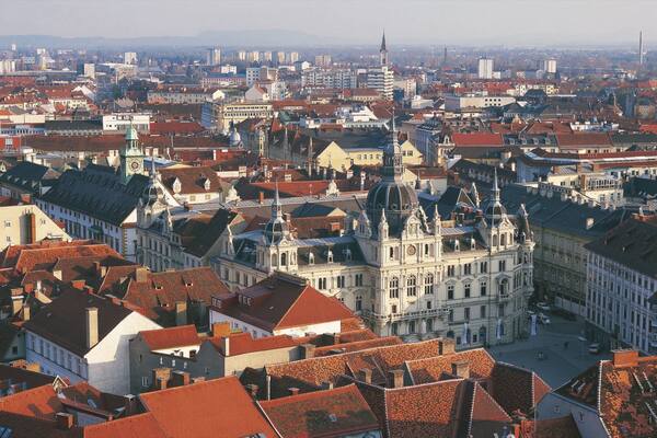 Stadthalle Graz das einen Nebel, Stadt und historische Architektur
