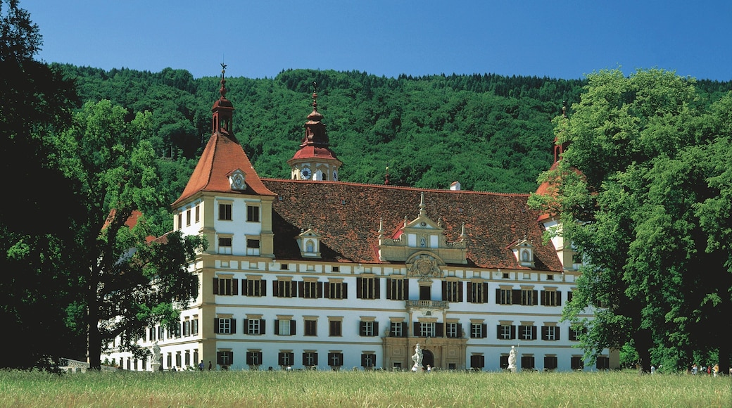 에겐베르크 궁전 을 보여주는 궁전 또는 고성 과 문화유산 건축