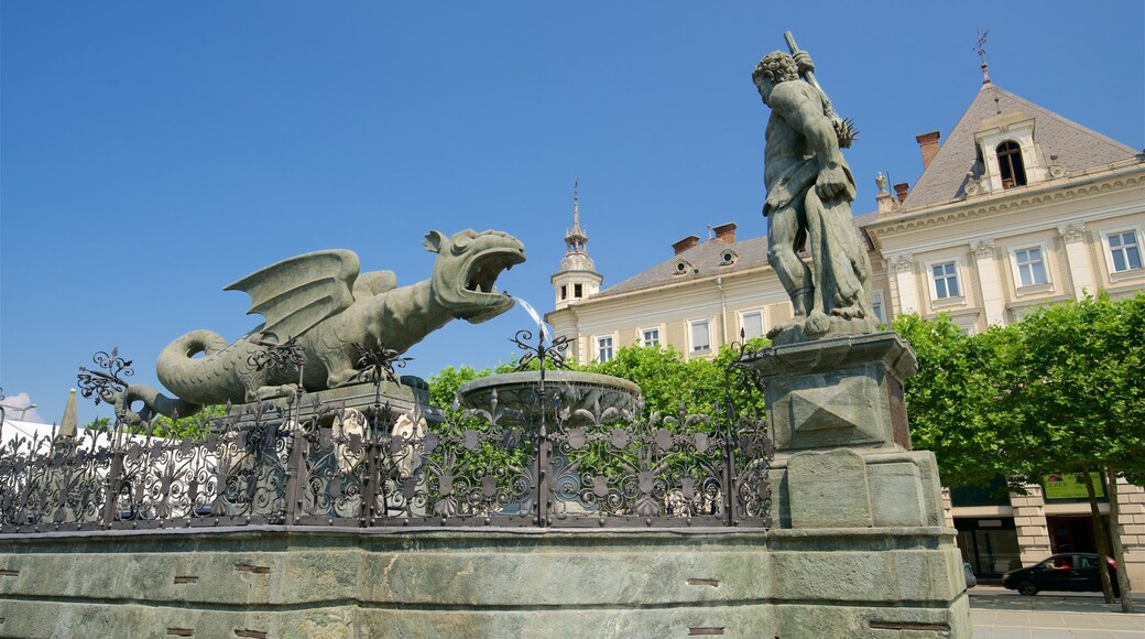 New Square which includes a statue or sculpture, a fountain and heritage elements