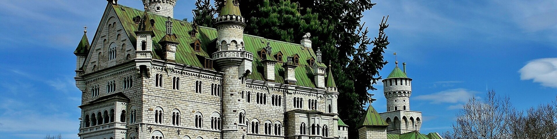Minimundus is a miniature park in Klagenfurt in Corinthia,Austria. It displays over 150 miniature models of arhitecture from over 40 countries, built on ratio of 1:25.
My plan for this year is to see Neuschwanstein Castle, Schwangau for real.😊
#kidsfun
#Austria
#Castles
#Thematicparks