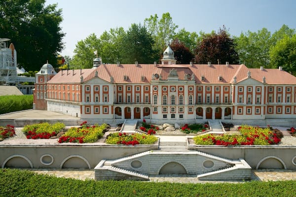 Minimundus mit einem Outdoor-Kunst und Park