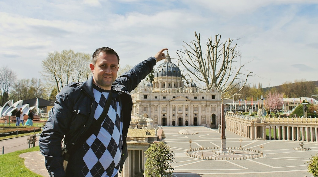 Around the world in 120 minutes! Minimundus. đș