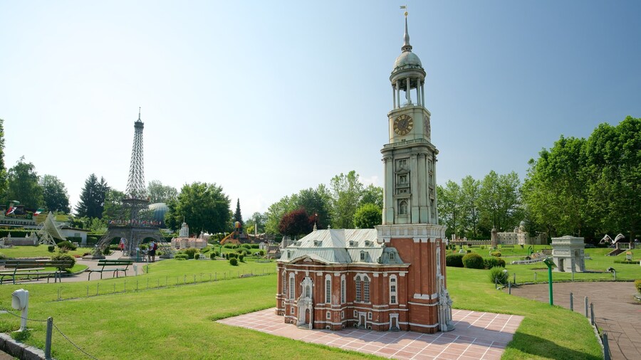 Parque en miniatura Minimundus que incluye un parque y arte al aire libre