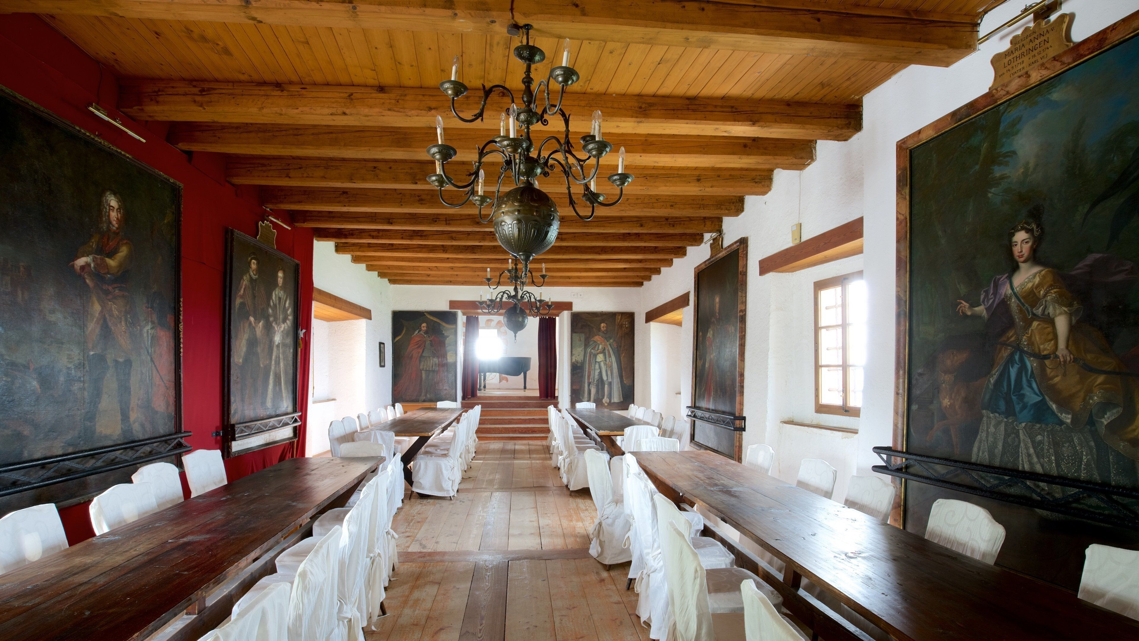 Hochosterwitz Castle showing art, interior views and heritage elements
