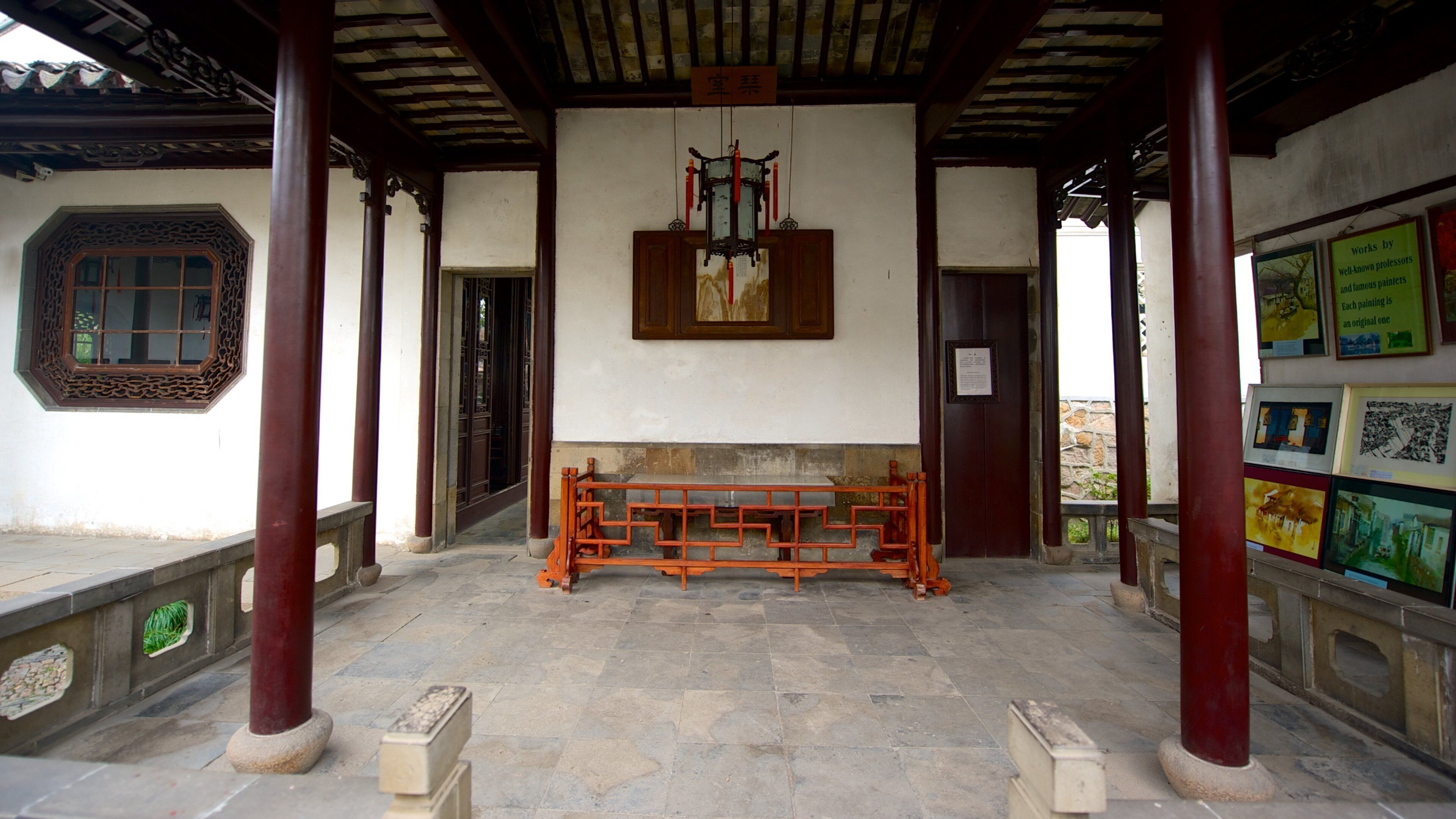 Nettenes Herres Have som omfatter et tempel eller et tilbedelsessted og religiøse aspekter