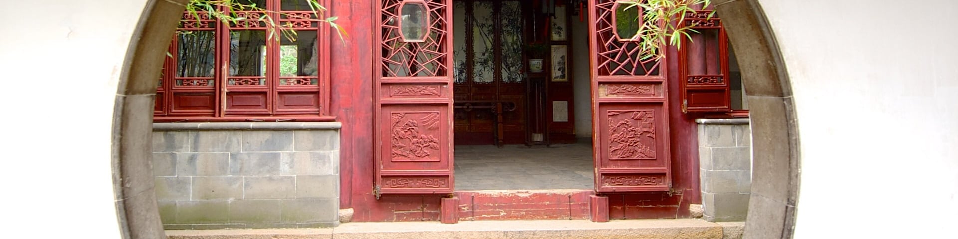 Master of the Nets Garden mostrando elementos religiosos e um templo ou local de adoração