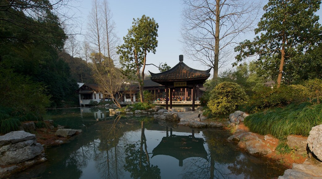 Hangzhou Botaniske Have som omfatter en park, en dam og historiske bygningsværker