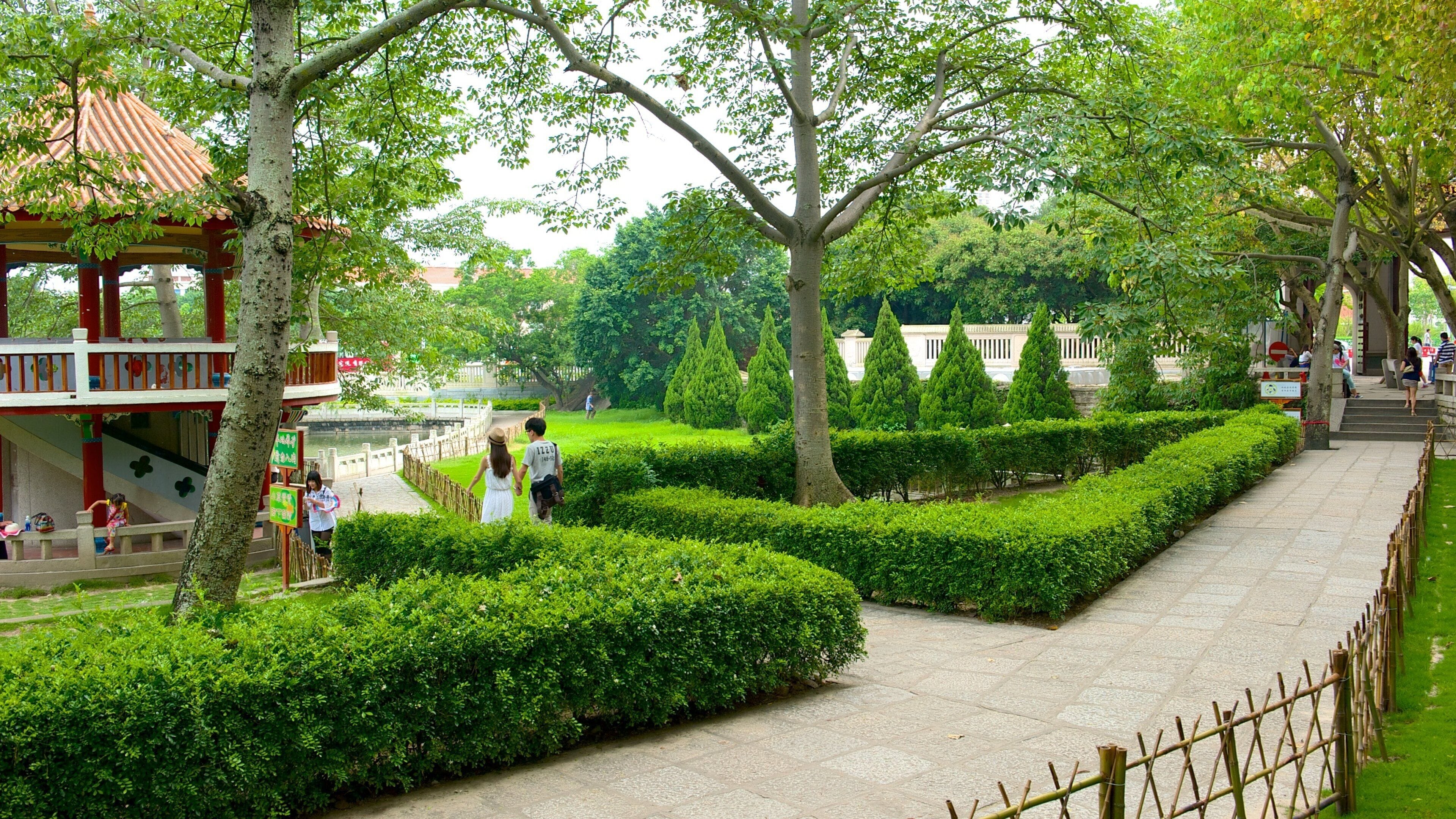 วัดหนานผูเต่า เนื้อเรื่องที่ วัดหรือสถานที่เคารพบูชา, องค์ประกอบด้านศาสนา และ สวนสาธารณะ