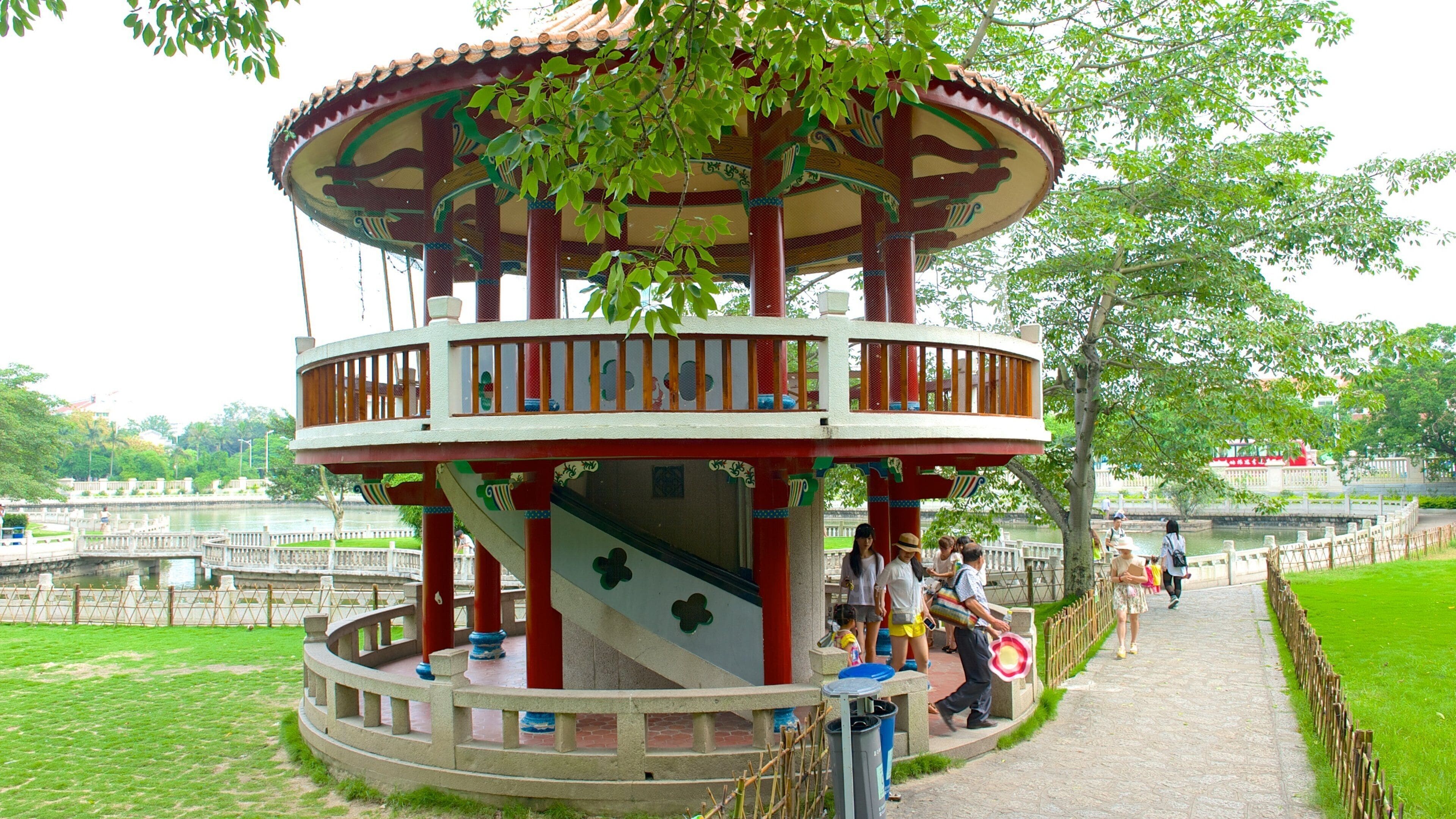 Templo de Nanputuo mostrando un templo o lugar de culto, un jardín y aspectos religiosos