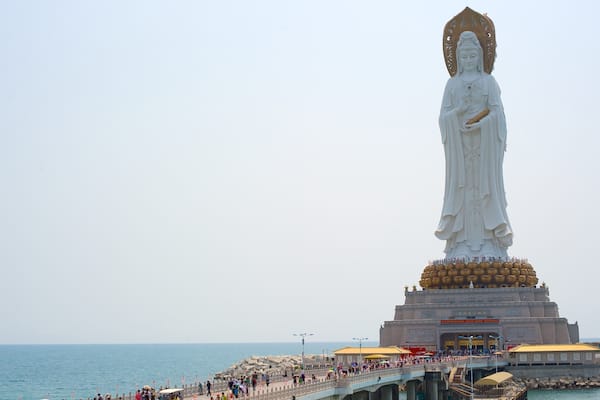 Guanyin Statue of Hainan showing general coastal views, a statue or sculpture and a monument