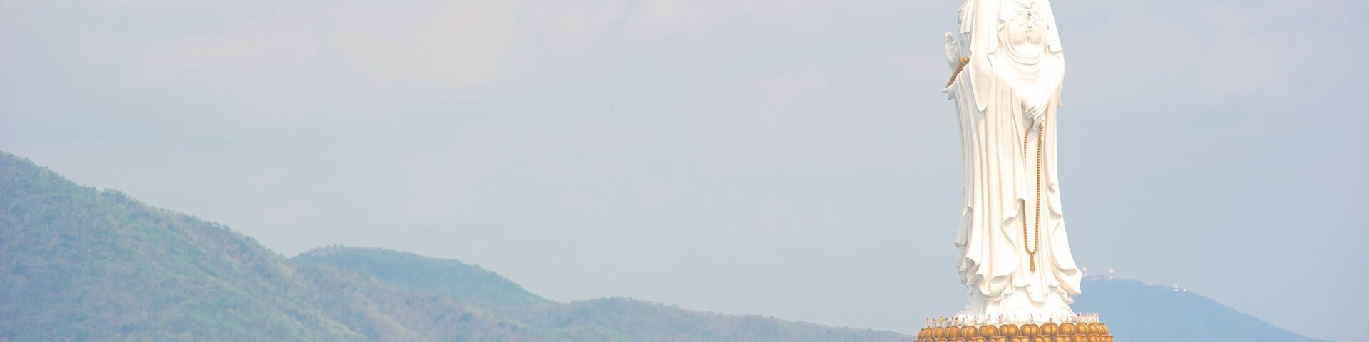 Estatua de Guanyin de Hainan ofreciendo una estatua o escultura