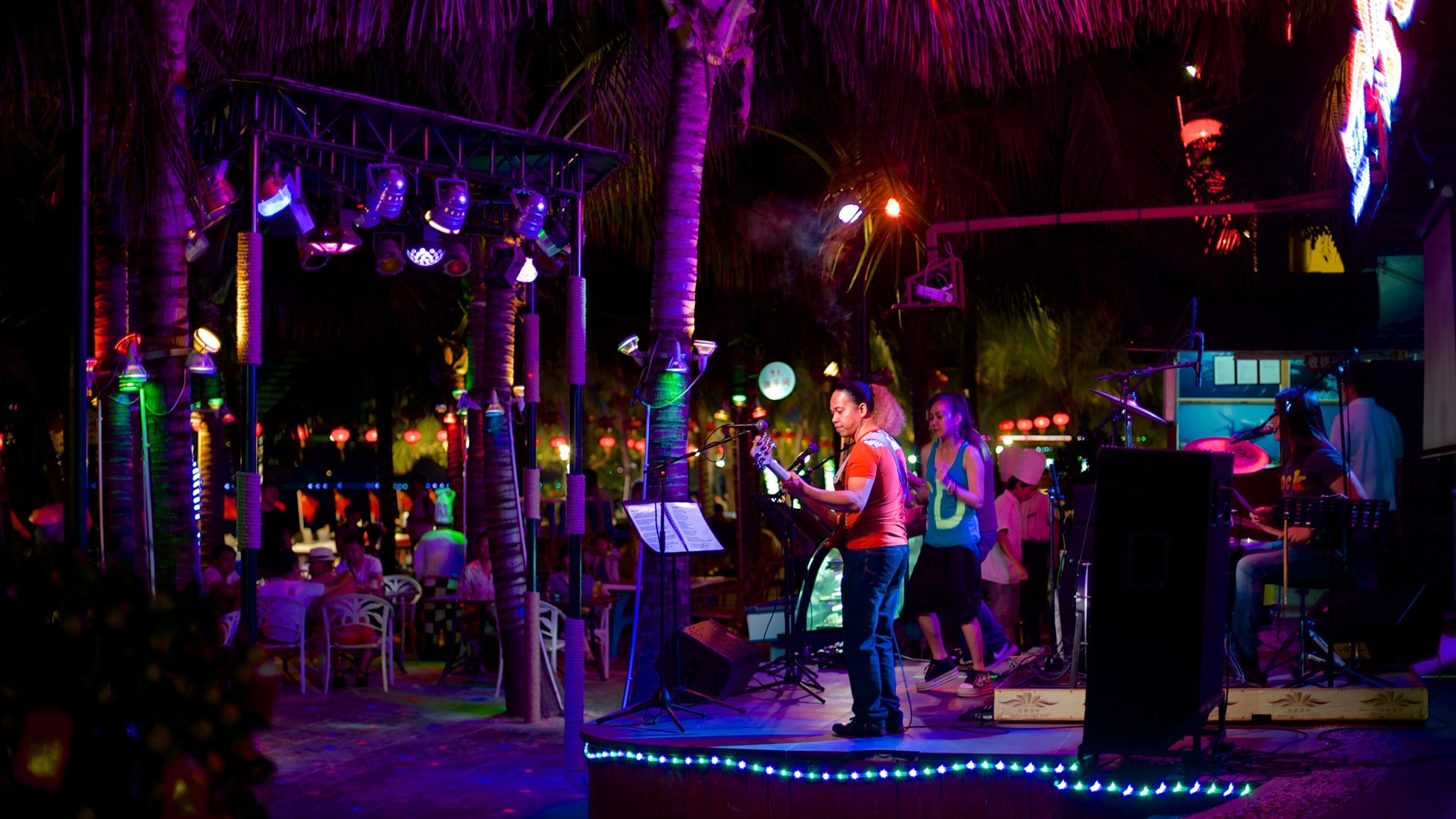 Dadongdai-stranden som visar nattliv, musik och performance art