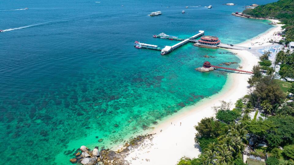 Summer island scenery of Wuzhizhou Island, Sanya, Hainan.