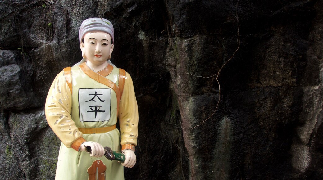 Elefantsnabelåsen som inkluderer utendørs kunst