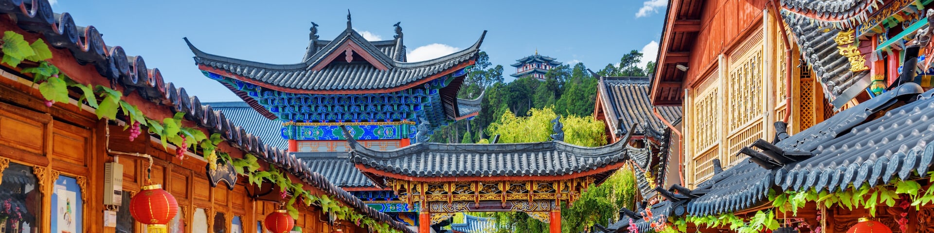 Street decorated with traditional Chinese red lanterns, Lijiang