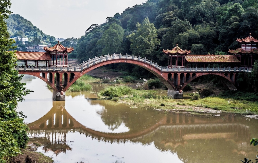 The elegant Haoshang bridge links the Giant Buddha of Leshan to temples on a nearby island.
#StunningStructures