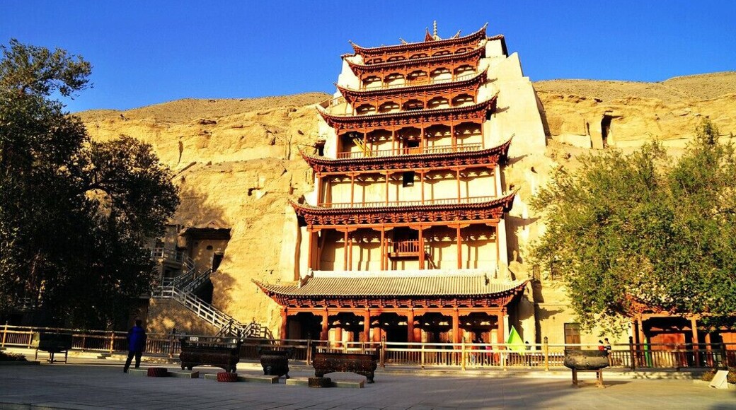 The Thousand Buddha Caves—#MogaoGrottoes in the Gansu Province of China. #敦煌莫高窟
https://twitter.com/Beautifulgx