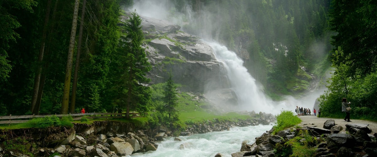 Cascate di Krimmler mostrando fiume o ruscello, cascate e foresta