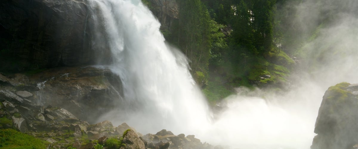 Krimmler Waterfalls que inclui uma cascata