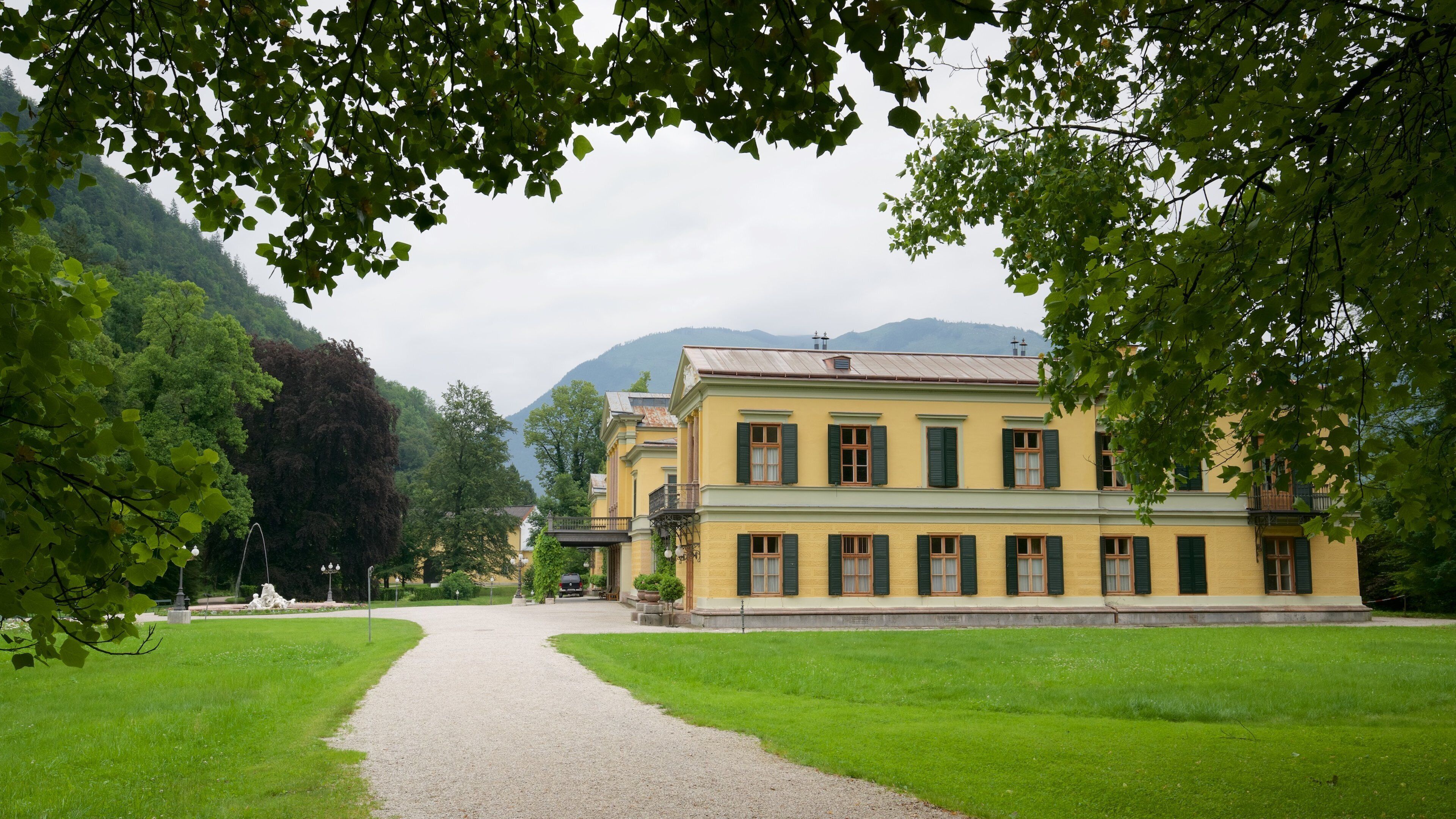 Kaiservilla Bad Ischl que inclui elementos de patrimônio, uma casa e um parque