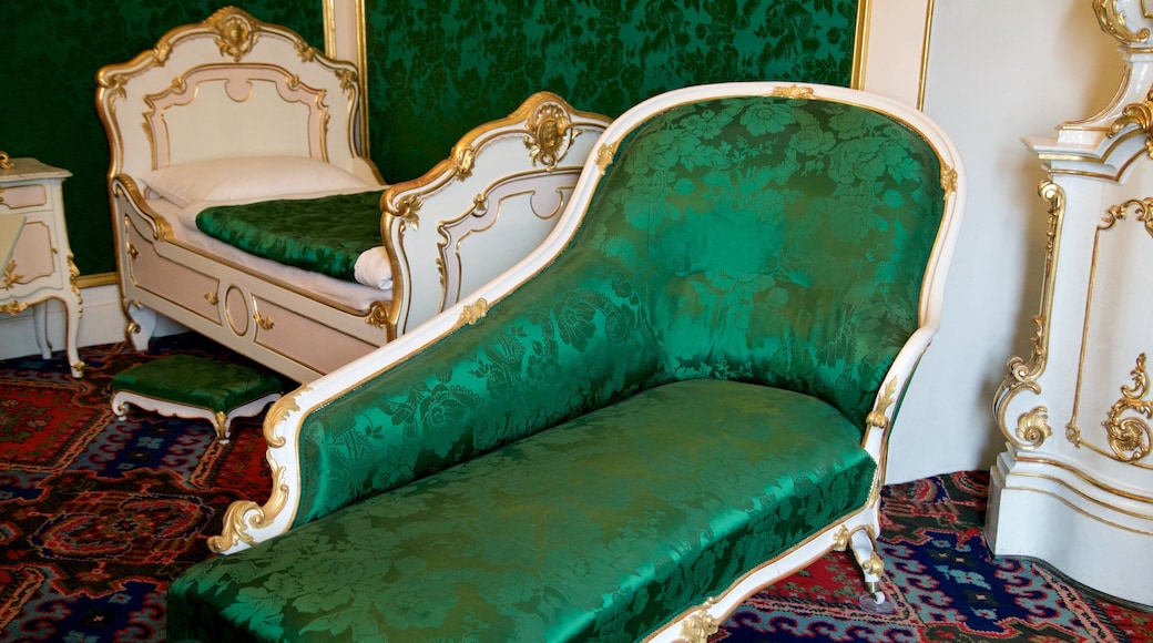 Palacio Imperial que incluye vistas interiores y elementos del patrimonio