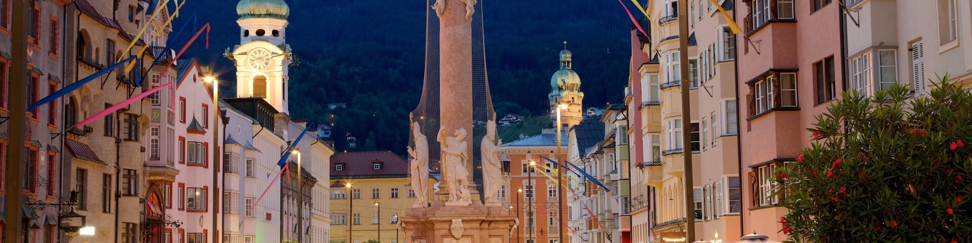 Annasäule welches beinhaltet bei Nacht, Geschichtliches und Monument