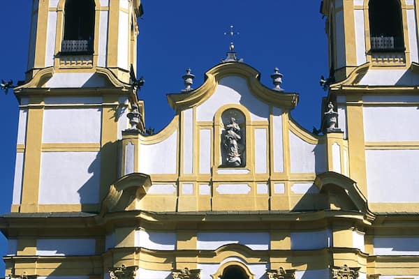 Basilique de Wilten mettant en vedette église ou cathédrale, patrimoine architectural et aspects religieux