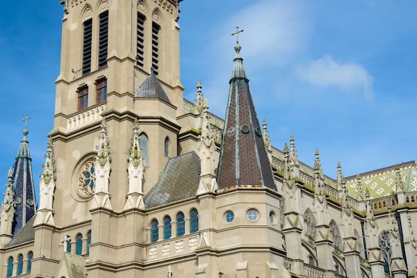 Mar del Plata Cathedral showing a church or cathedral and heritage architecture