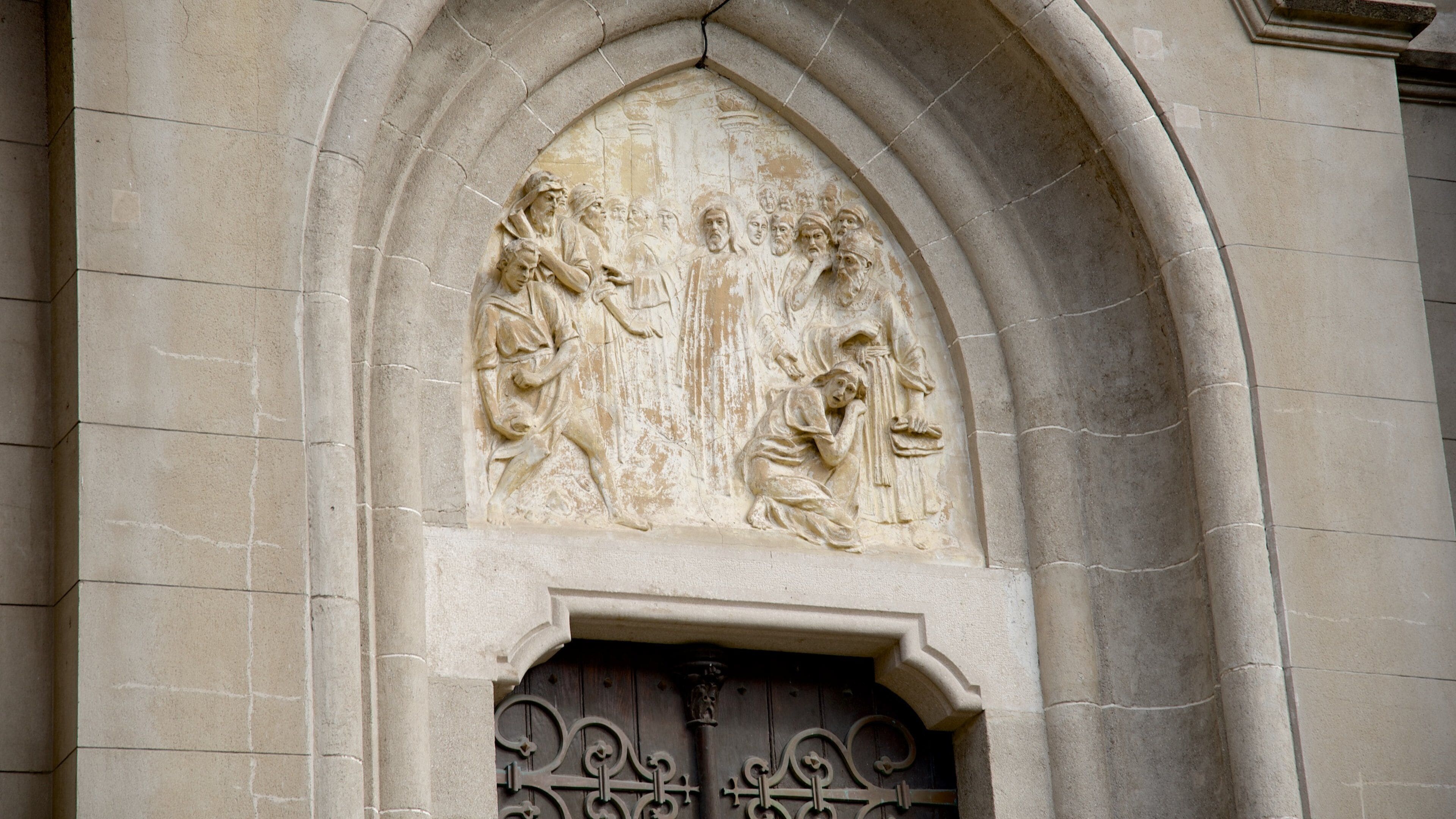 Catedral de Mar del Plata ofreciendo una iglesia o catedral, elementos religiosos y arquitectura patrimonial