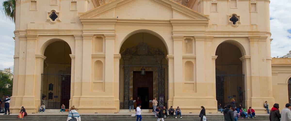 Nhà thờ Cordoba có tính năng tôn giáo, quảng trường và kiến trúc di sản