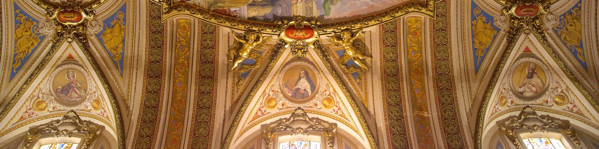 Cordoba Cathedral showing interior views, a church or cathedral and religious elements