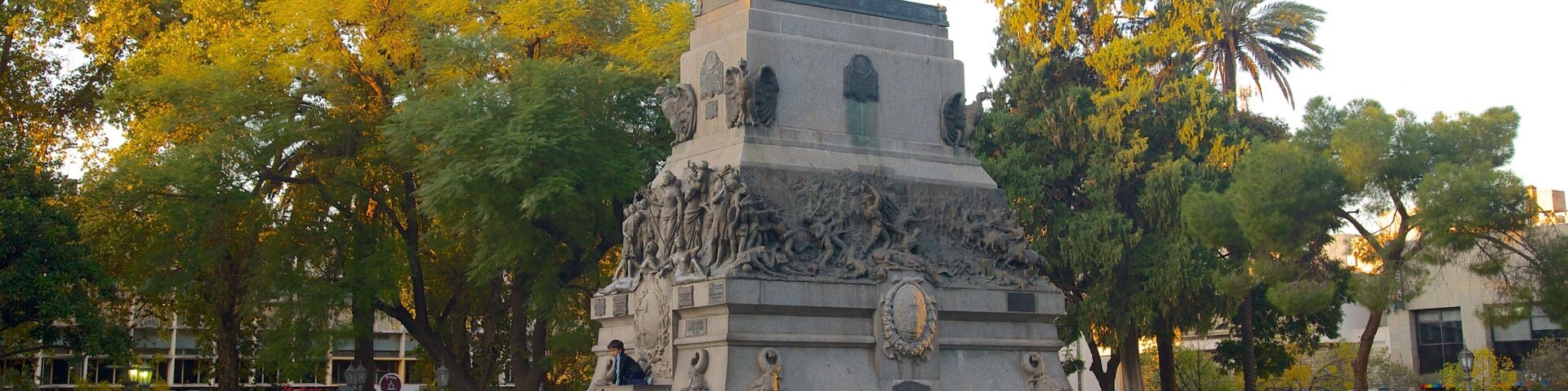 Plaza San Martin showing a statue or sculpture, a sunset and a park