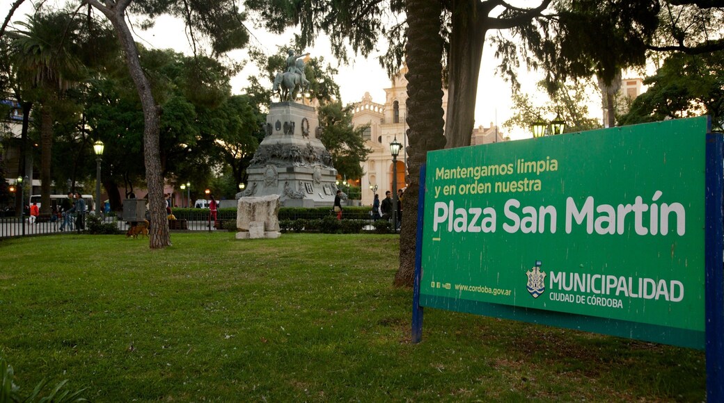 Place Saint-Martin qui includes jardin et signalisation