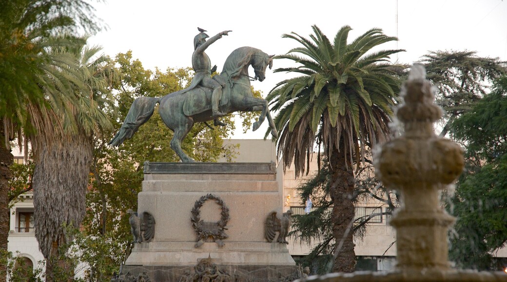 Place Saint-Martin qui includes statue ou sculpture