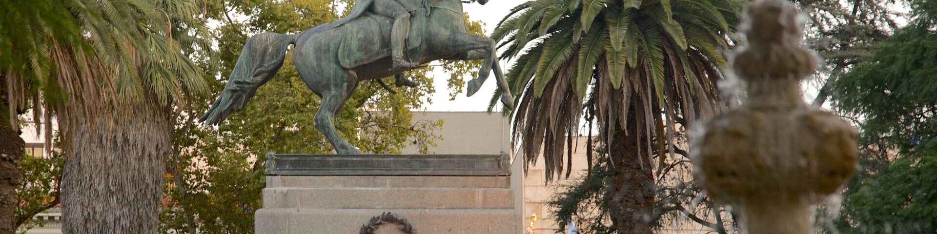 Plaza San Martin featuring a statue or sculpture