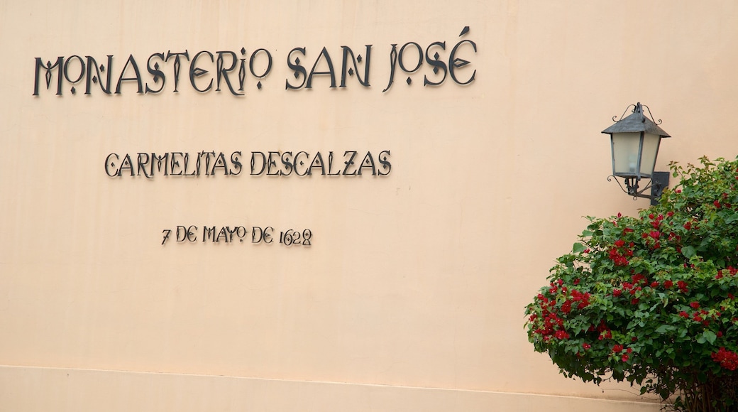 Mosteiro das Carmelitas mostrando sinalização