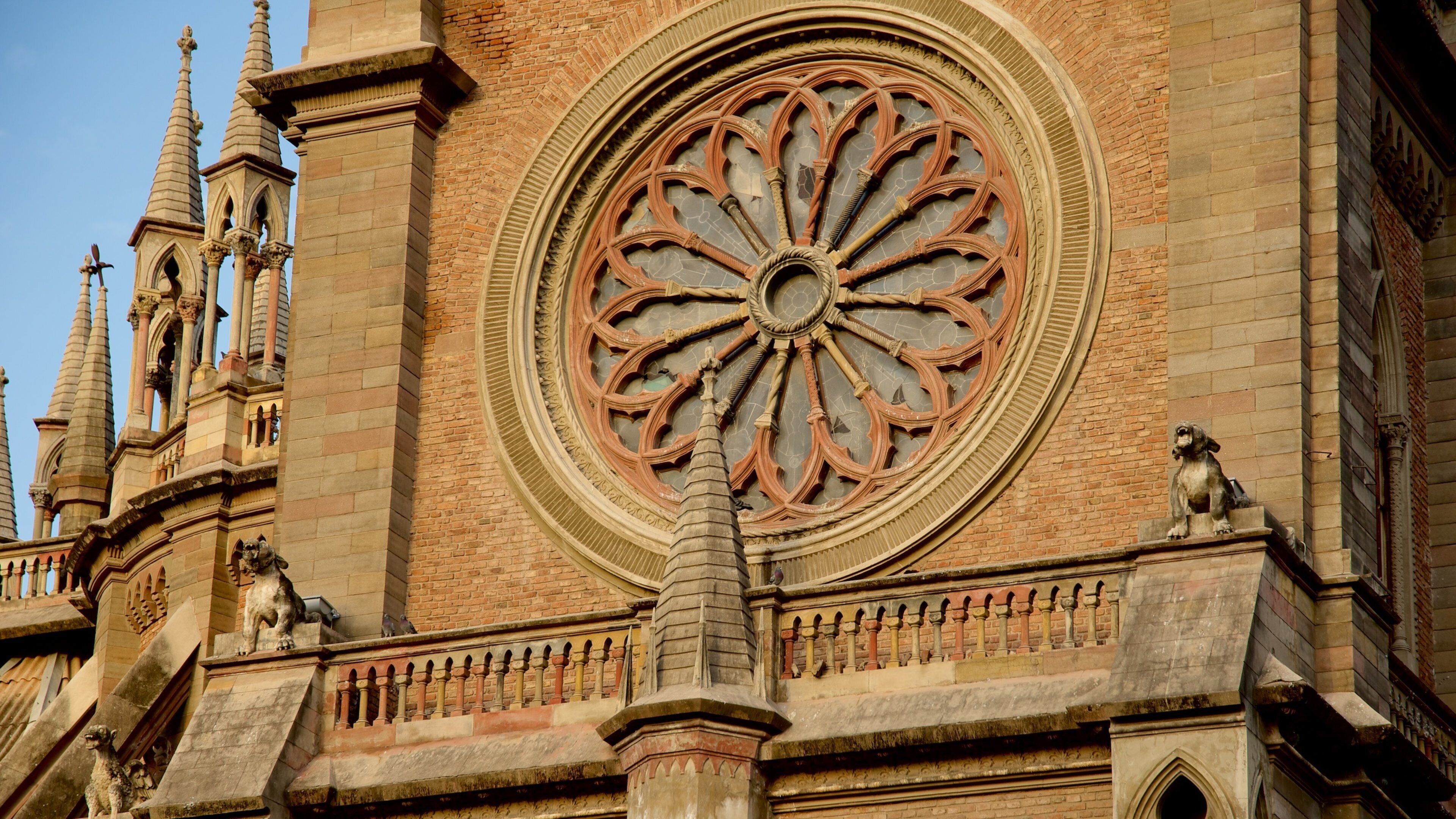 โบสถ์ Sagrado Corazon ซึ่งรวมถึง แง่มุ  มทางศาสนา, โบสถ์หรือวิหาร และ มรดกทางสถาปัตยกรรม